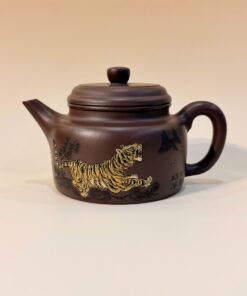 Ấm tử sa đất cũ Nghi Hưng tử nê đức trung "Kim hổ khai vận" 330ml ATS242