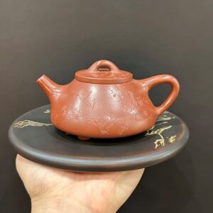 ấm trà tử sa thạch biều khắc hoa mai thủ công đẹp 210ml rẻ pha trà ngon.