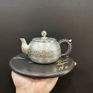 ấm bạc pha trà Ấm bạc pha trà nguyên chất 999 chạm khắc phong vân thủ công 300ml.