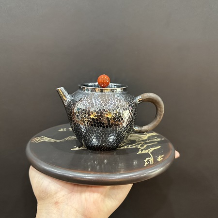 Ấm pha trà bằng bạc nguyên chất 999 gò tay thủ công trơn đẹp pha trà ngon 230ml.