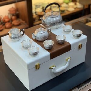 Bộ ấm trà bạc nguyên chất 999 cao cấp chạm khắc phong vân thủ công đẹp pha trà ngon.