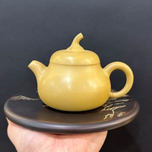 Ấm pha trà tử sa nê hưng dáng cà đoạn thủ công vàng đẹp 240ml pha trà đạo ngon.