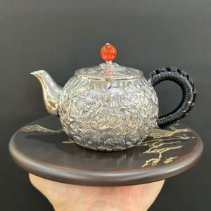 Ấm pha trà bạc 999 nguyên chất gò tay thủ công cao cấp họa mẫu đơn đẹp pha ngon.