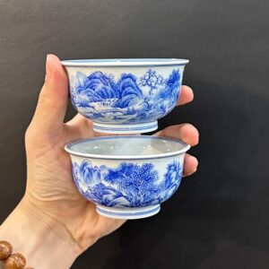 Chén trà chủ cao cấp sứ cảnh đức men lam vẽ tay sơn thủy đẹp 130ml miệng hơi loe.