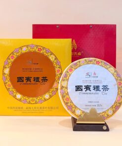 Trà phổ nhĩ sống cổ thụ Vân Nam - Thất Thái Khổng Tước Lễ Quốc Bảo 2018 PNS08