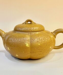 Ấm tử sa Nghi Hưng đoàn nê cúc lôi khắc hoa mai 380ml ATS62