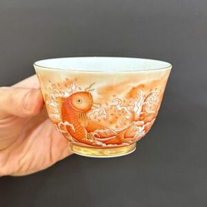 Chén chủ sứ cảnh đức phấn thái cao cấp vẽ tay cá vượt vũ môn đẹp 140ml CS68.
