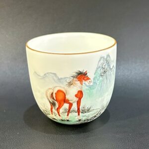 Chén sứ cảnh đức vẽ tay hình ngựa làm ly trà chủ đẹp 110ml.