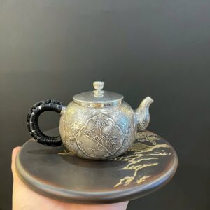 Ấm pha trà bạc 99,9 nguyên chất gò tay thủ công cao cấp Tứ Quý- mai lan cúc trúc đẹp pha ngon.